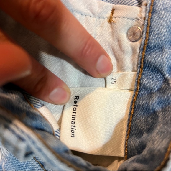 Reformation Short Shorts - Picture 3 of 4